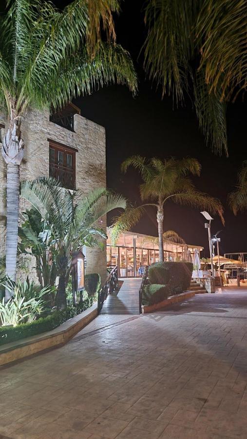 Y & P Latchi Hotel 外观 照片