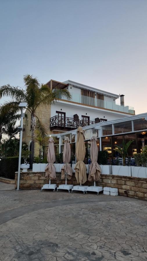 Y & P Latchi Hotel 外观 照片
