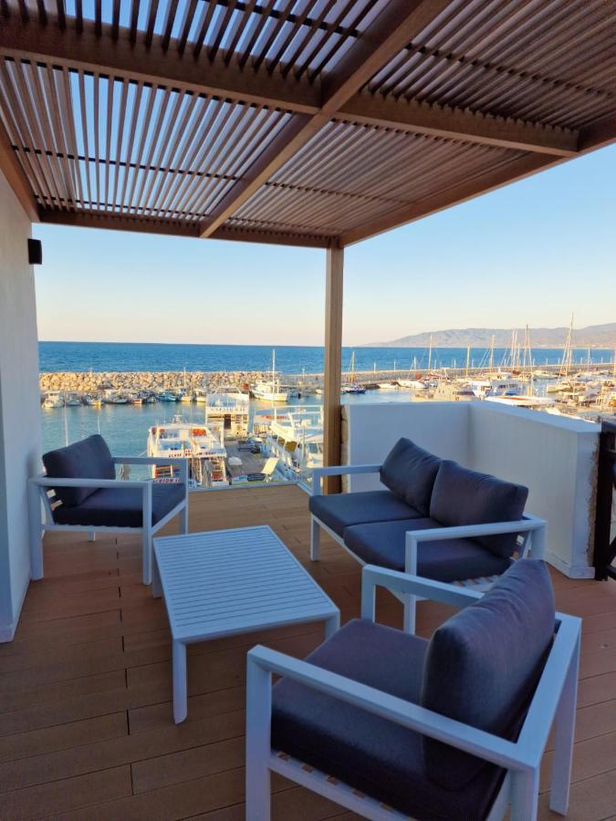 Y & P Latchi Hotel 外观 照片
