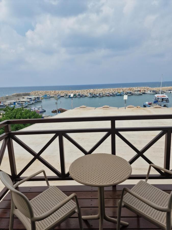 Y & P Latchi Hotel 外观 照片