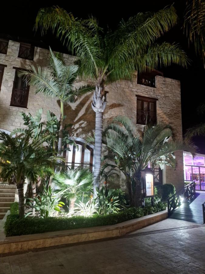 Y & P Latchi Hotel 外观 照片