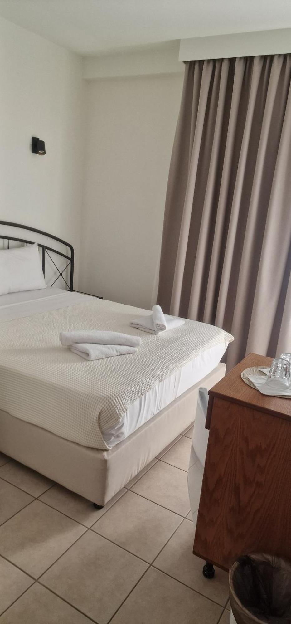 Y & P Latchi Hotel 外观 照片